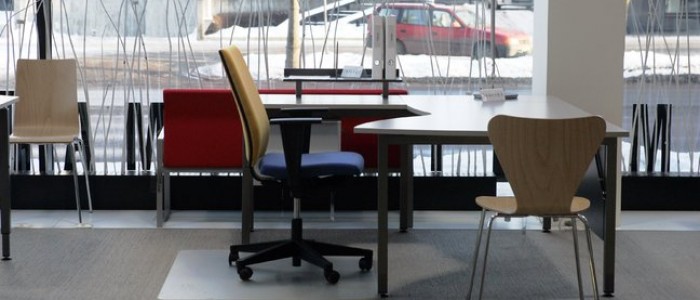 Biroja plānošana un darba vide – ergonomiski galdi un krēsli modernā birojā