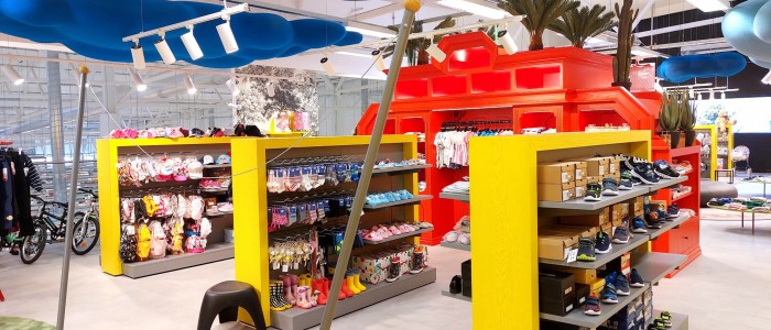 custom themed retail display stands