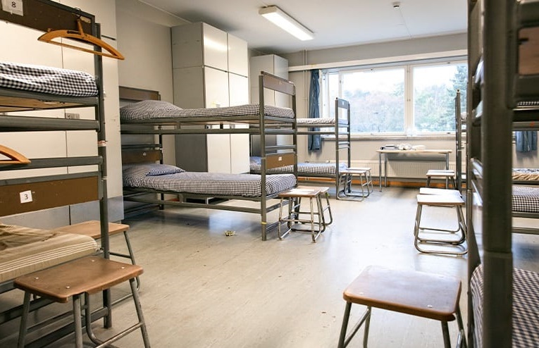 Saliekamas metāla divstāvu gultas sistēma