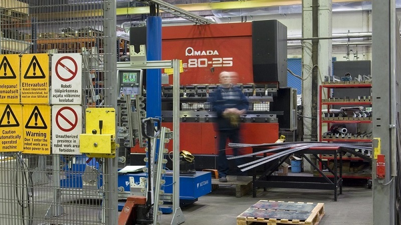 Lokšņu metāla locīšana CNC iekārtā