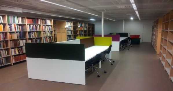 Bibliotēkas plaukti